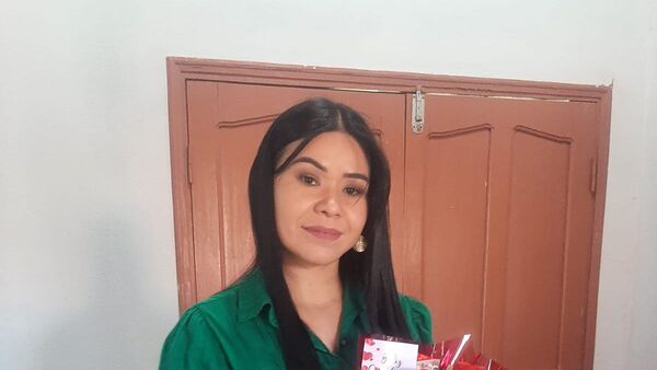 Concejala recibió ramo de flores con G. 1.000.000 y le dio todo a su papá enfermo
