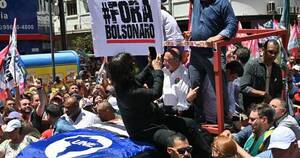 La Nación / Seguidores de Bolsonaro atacan con huevos un acto en apoyo a Lula