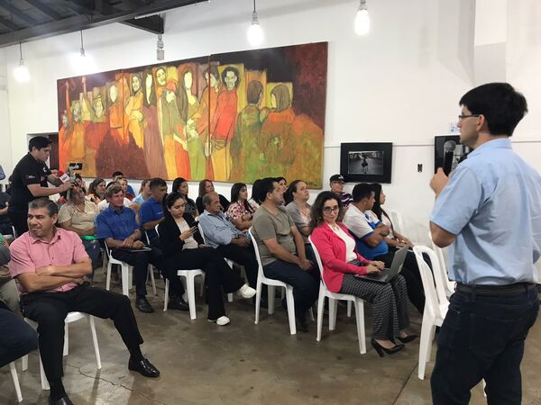 Municipio informa a comisiones vecinales sobre proyectos en barrios de Encarnación
