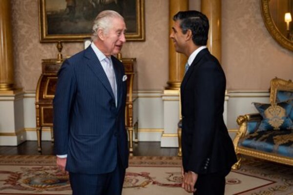 Rishi Sunak es nombrado primer ministro del Reino Unido por el rey Carlos III | OnLivePy