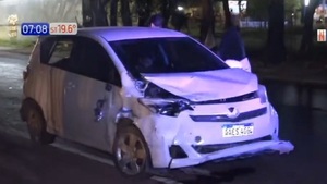 Conductor quiso evitar un bache y chocó a otro auto - Noticias Paraguay