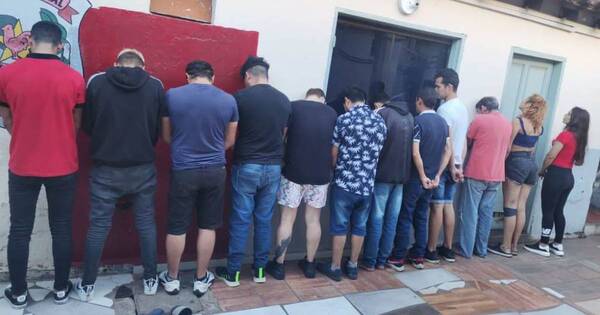 La Nación / Detienen a 12 personas por disturbios frente a un karaoke de Luque