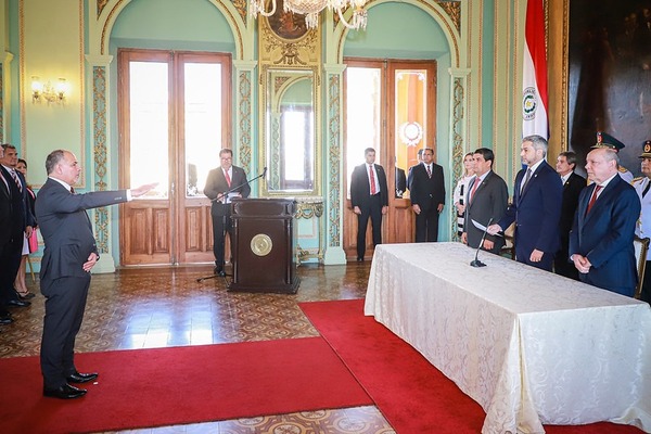 Edgar Taboada jura como nuevo ministro de Justicia con el compromiso de reformar el sistema penitenciario - Revista PLUS