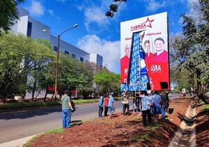 Infractores de ley electoral denuncian a activistas por “destrucción de carteles” - ABC en el Este - ABC Color