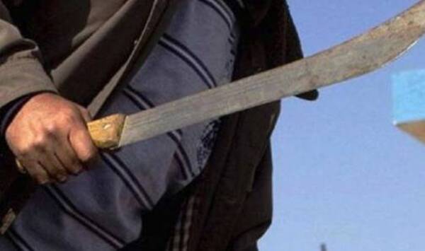 Crónica / Macheteó a su doña y una turba de vecinos lo redujo