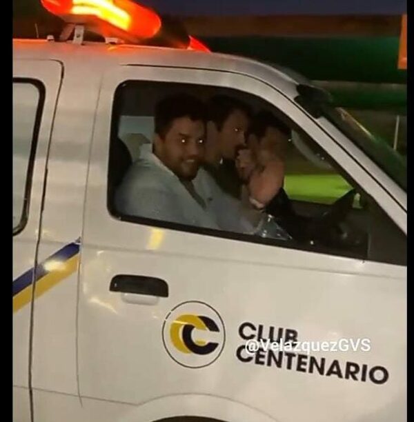 (VIDEO) Socios del “Cente” armaron revuelo por pasear ka’ure en una ambulancia