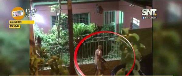 Exconvicto armado aterroriza a todo un barrio - SNT