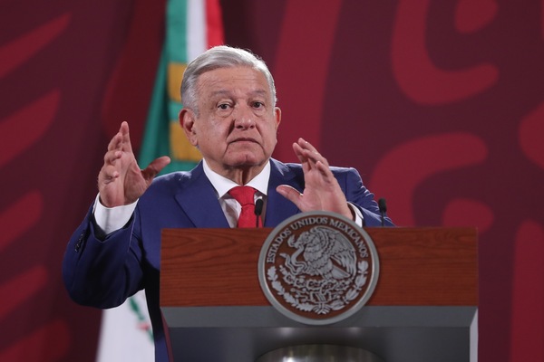 Presidente de México asegura que el Ejército no tiene aspiraciones de poder - MarketData