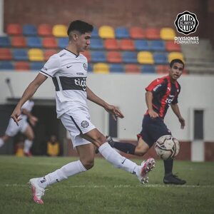 Sub 18: Olimpia no pudo con Cerro y ahora escolta al líder   - Fútbol - ABC Color