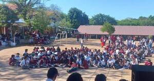 La Nación / Estudiantes del colegio Ysaty hacen sentata y exigen al MEC rubros docentes