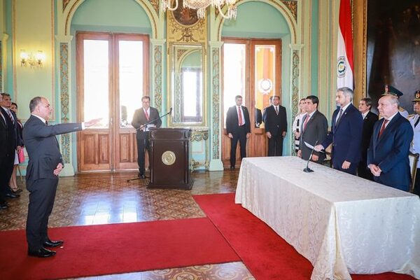 Jura nuevo ministro de Justicia