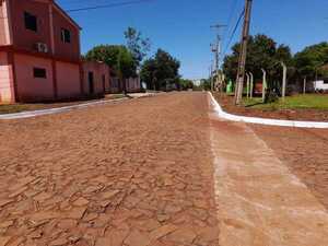 Inauguran obras de empedrado en varios barrios de Cambyretá