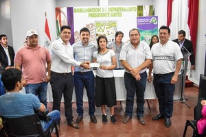 Entregaron becas a estudiantes del departamento de Presidente Hayes
