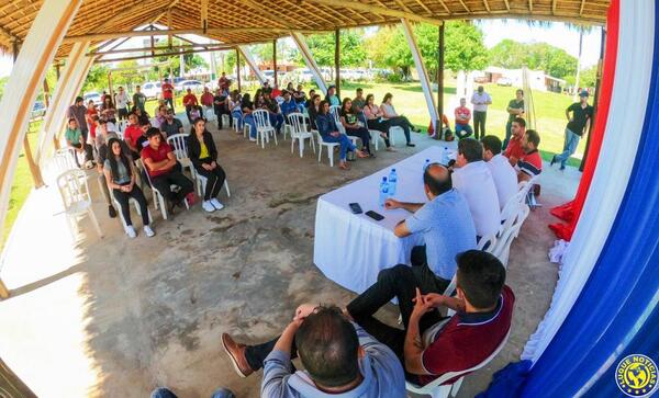 Estudiantes guaireños reciben 200 becas de la SNJ •