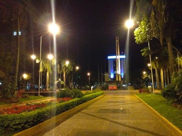 Reiluminan la Plaza de Armas de Encarnación