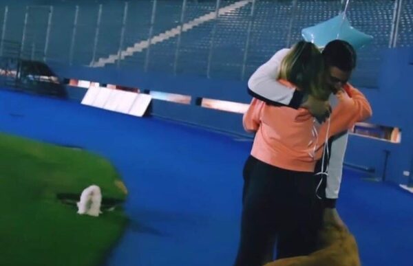 (VIDEO) Mirá el tierno momento en que la novia de Jean le confiesa su embarazo en la Nueva Olla