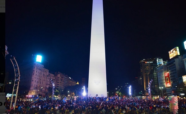 Racing separa a dos futbolistas por festejar campeonato de Boca - La Prensa Futbolera