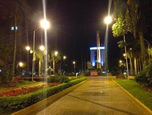 Renuevan iluminación con luces LED la Plaza de Armas de Encarnación