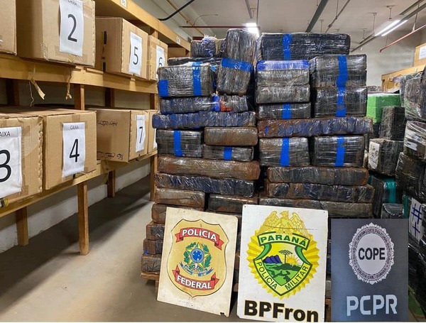 Incautan casi 1.000 kilos de marihuana “made in Paraguay” en el Lago Itaipu - La Clave