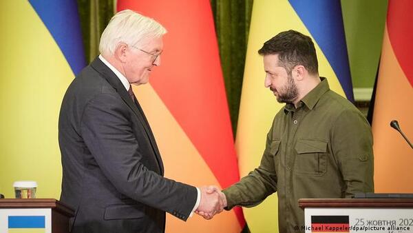 Steinmeier con Zelenski: "la guerra no nos dividirá, nos acercará aún más"