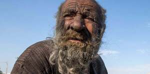 El hombre más sucio del mundo se baña por primera vez en 60 años y muere a las pocas semanas