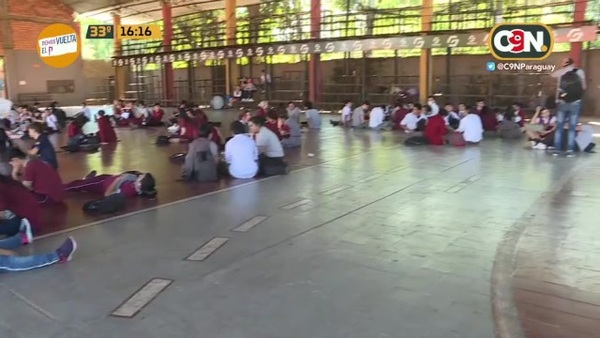 Estudiantes protestan a favor de docentes - C9N