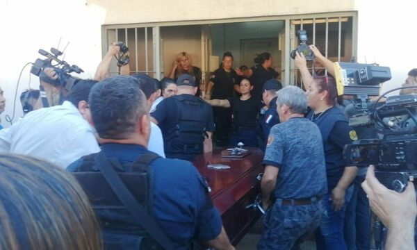 Restos de Osvaldo ingresaron al Buen Pastor para que Carmen Villalba lo despida y se armó la podrida