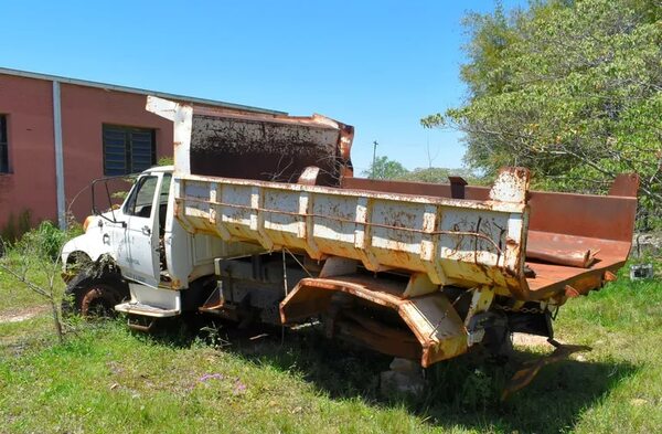 Denuncian cementerio de máquinas viales en Guairá - Nacionales - ABC Color