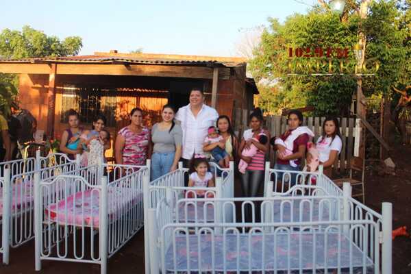 Diputado realizó donación de cunas y colchones para madres de Romero Cue - Radio Imperio