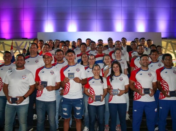 Merecido reconocimiento a medallistas del Team Paraguay - APF