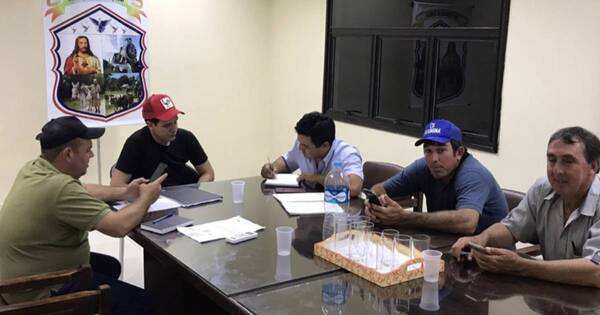 La Nación / Funcionarios y concejales leales a Cuevas tomaron municipio de Sapucai para nombrar “intendente a medida”