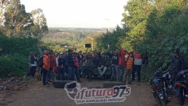 Trabajadores del vertedero cierran camino