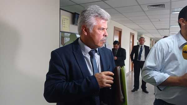 Arnaldo Giuzzio sostiene que el fiscal Osmar Legal es "una marioneta" manejada por Cartes - Megacadena — Últimas Noticias de Paraguay