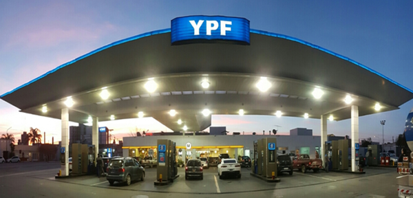La argentina YPF mejora su nota crediticia gracias al impulso de Vaca Muerta - Revista PLUS