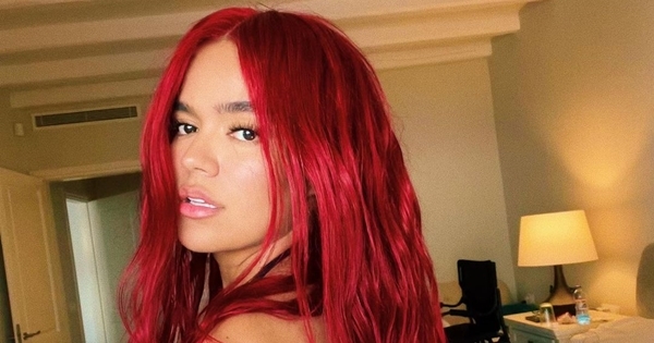 ¡Emoción a flor de piel! Karol G visitó a la mujer que dio a luz en su concierto