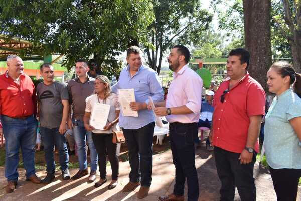 Entregan subsidios para construcción de viviendas a 63 familias beneficiadas - Radio Imperio
