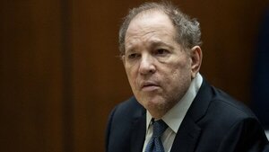 “No es Brad Pitt o George Clooney”: el insólito argumento del abogado de Harvey Weinstein para justificar sus abusos