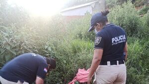 Desconocidos arrojan cadáver desde un vehículo en Capiatá