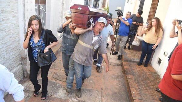 Junta Municipal aprueba retirar féretro de Osvaldo Villalba de cementerio de la Recoleta