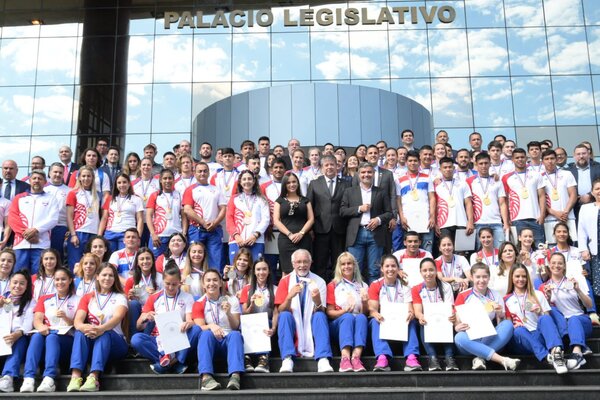 Otorgan Orden Nacional al Mérito Comuneros a atletas paraguayos ganadores en Odesur - ADN Digital