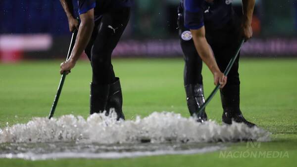 Crónica / (GALERÍA) Resistencia-Olimpia: Partido postergado por culpa del agua