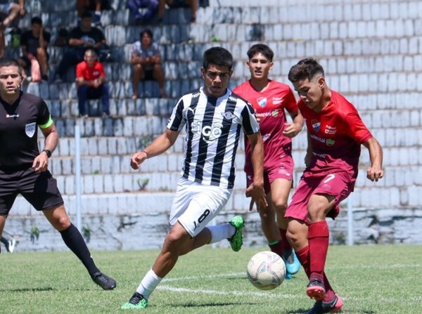 Sub 18: Con cuatro victorias y dos empates en la fecha 18 - APF