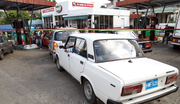 La petrolera estatal de Cuba informa que hay déficit de combustible en la isla - MarketData