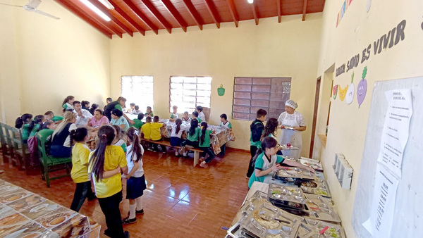 Denuncian a FASV Import-Export por entregar almuerzo escolar de pésima calidad - La Clave