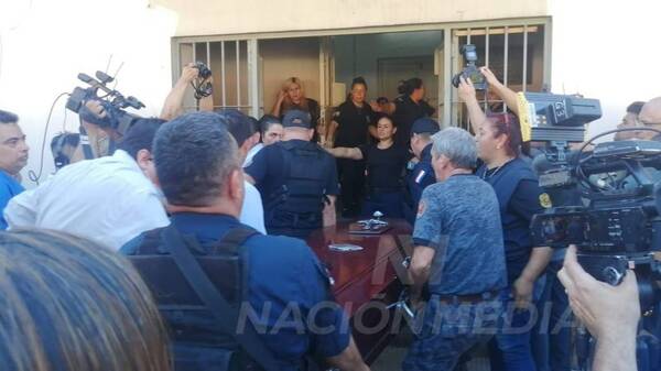 Diario HOY | Abdo arremete contra cartismo por críticas a su metida de pata con el féretro
