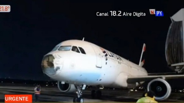 Avión aterrizó con serias averías tras vuelo de terror - Noticias Paraguay