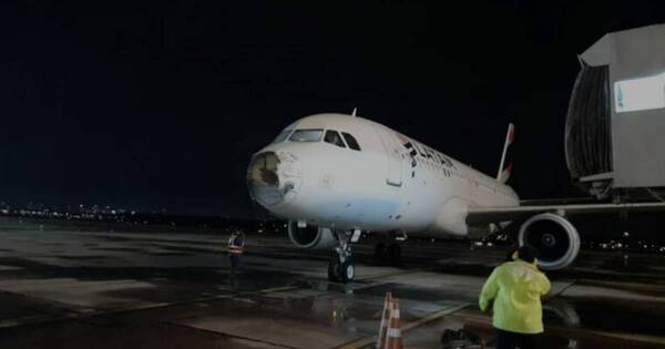 La Nación / Vuelo de terror: avión perdió un motor durante la tormenta y se abrió sumario