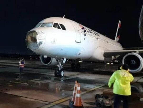 Turbulento vuelo: Aerolínea y Dinac investigan decisión de capitán · Radio Monumental 1080 AM