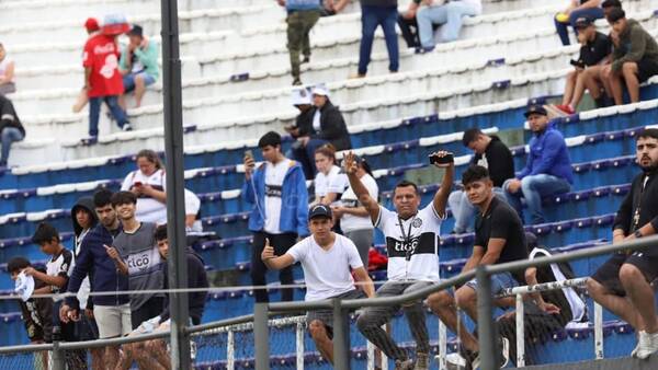 Crónica / [GALERÍA] Resistencia-Olimpia: Hinchas dicen presente en el chute mañanero