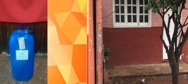 Detienen a hombre que intentó incendiar su vivienda con su pareja adentro